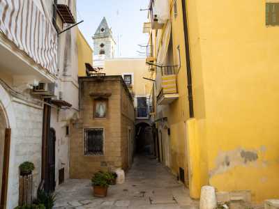Giriamo ora sinistra per Vico Forno Santa Scolastica...